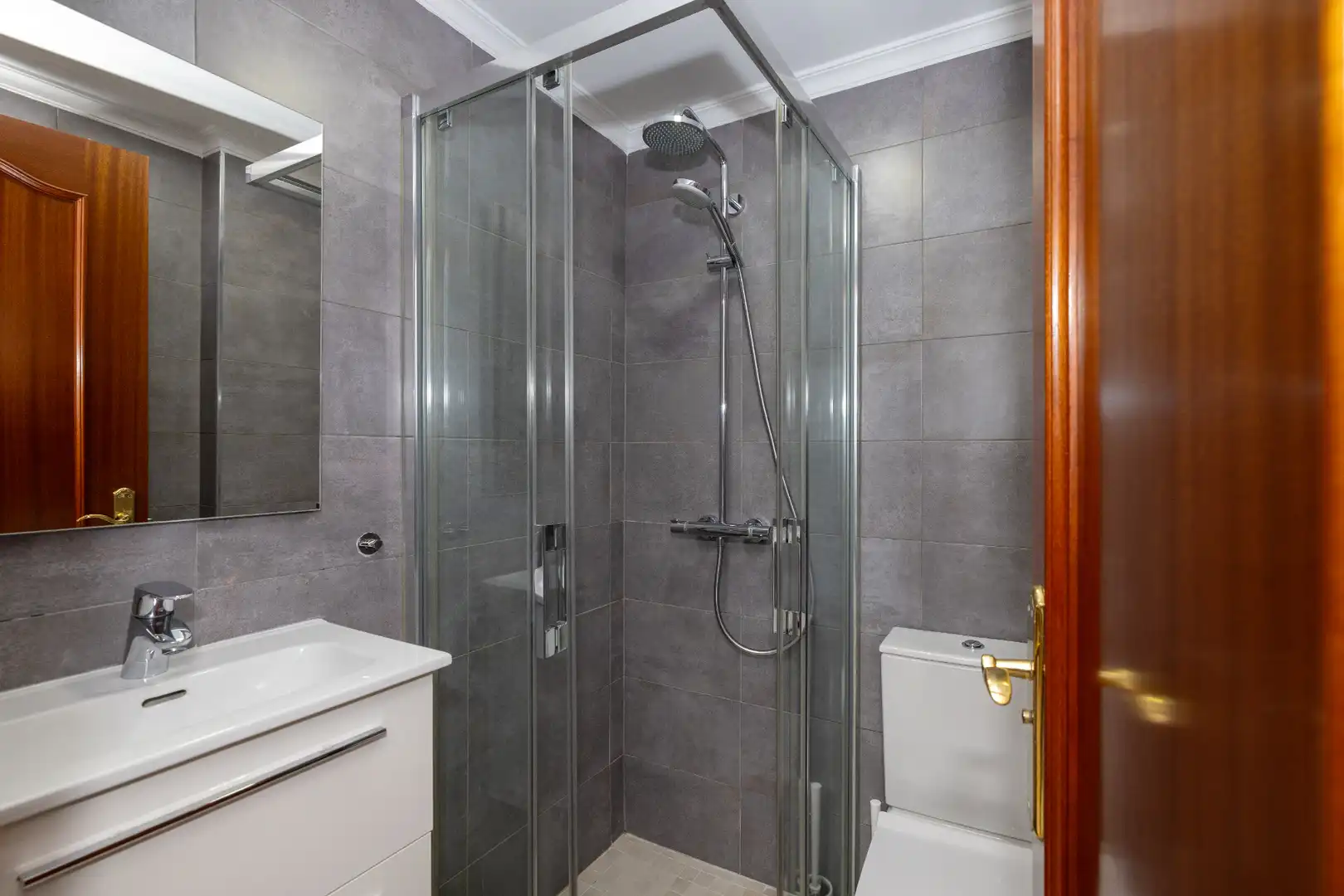Baño de Piso en venta en Málaga con Aire acondicionado, Amueblado y Balcón