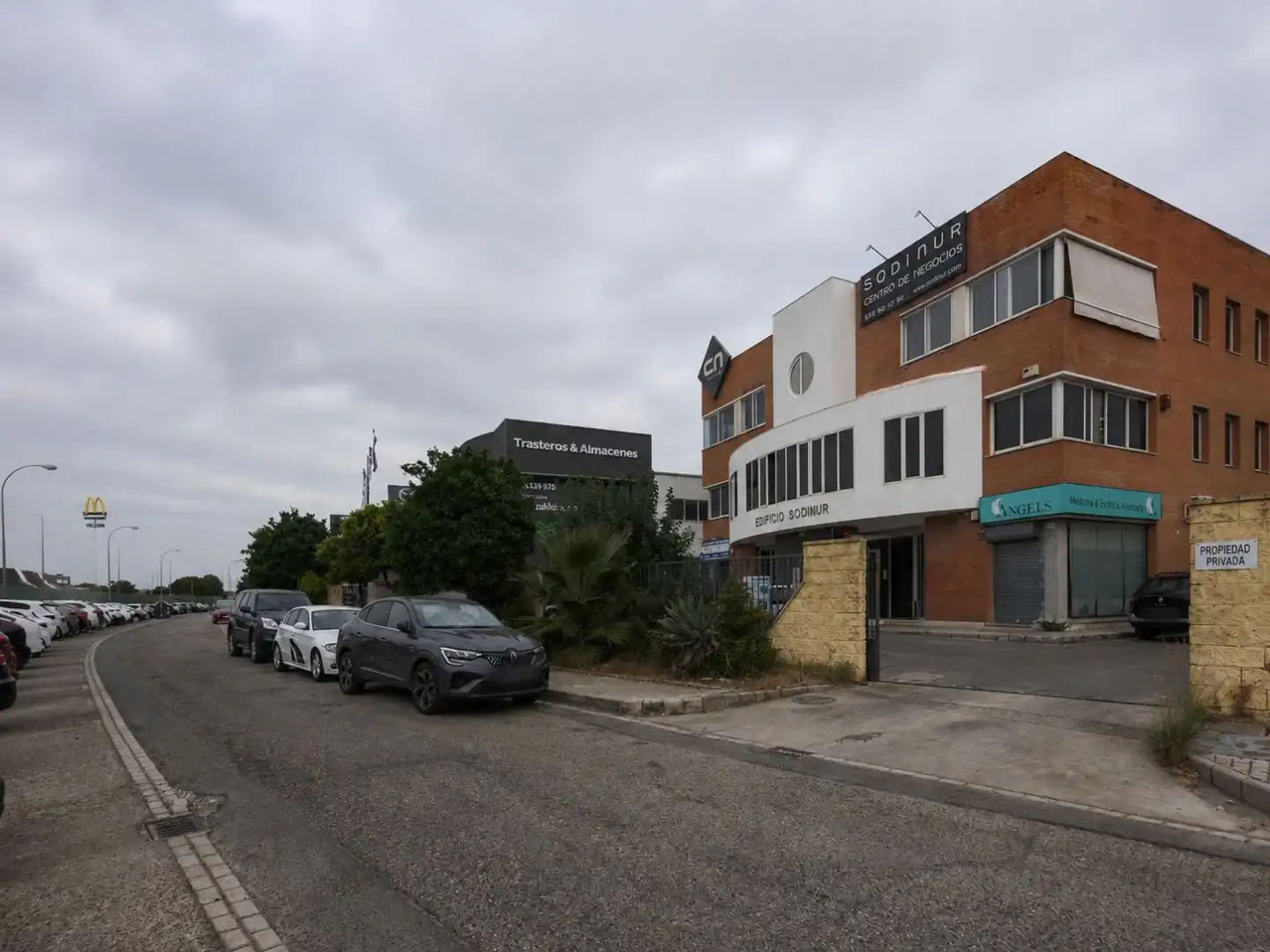 Exterior view of Office for rent in Mairena del Aljarafe  with Air Conditioner and Alarm