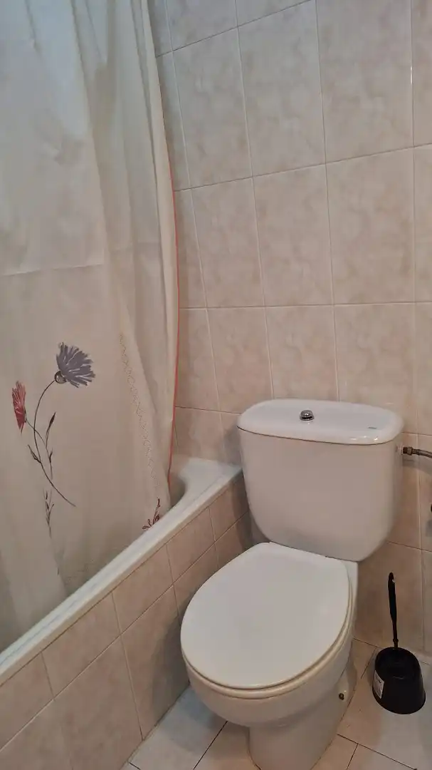 Badezimmer von Einfamilien-Reihenhaus zum Verkauf in Torredembarra mit Heizung, Privatgarten und Terrasse