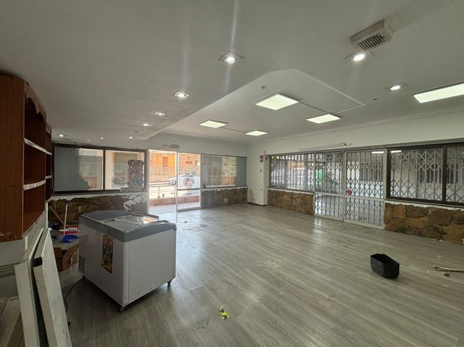 Premises for sale in Alicante / Alacant  with Air Conditioner