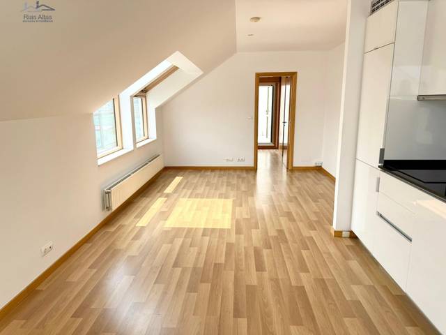 Ático en Alquiler en Calle PERU en Riazor - Visma