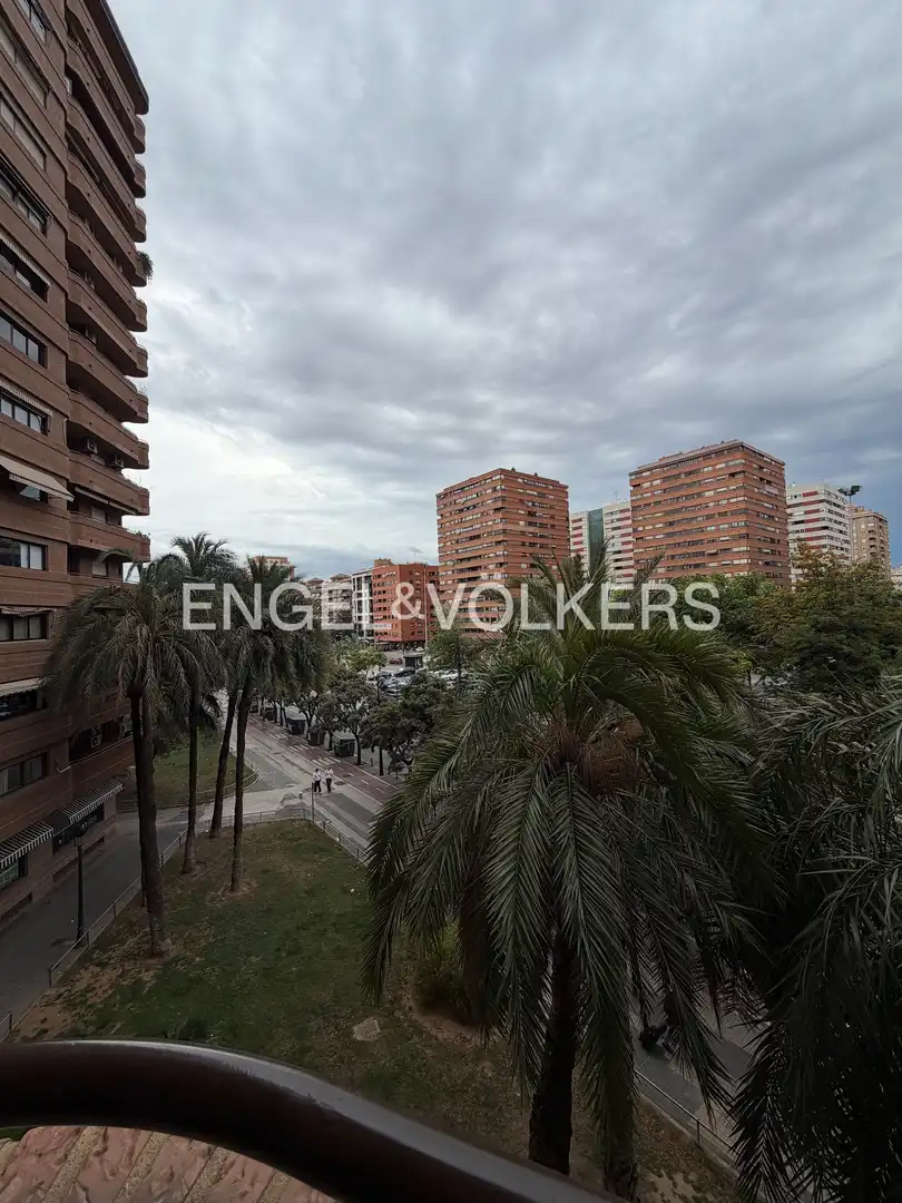 Vista exterior de Piso de alquiler en Valencia con Aire acondicionado, Calefacción y Balcón