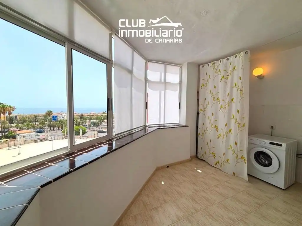 Vista exterior de Pis de lloguer en Adeje amb Terrassa, Moblat i Piscina comunitària