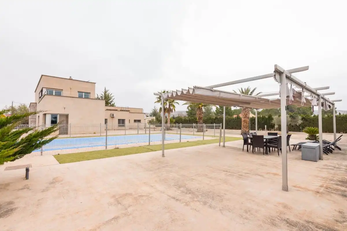 Piscina de Casa o xalet en venda en Yecla amb Aire condicionat, Calefacció i Jardí privat