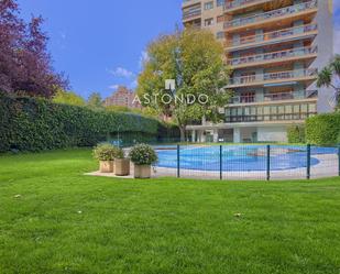 Piscina de Pis en venda en  Madrid Capital amb Aire condicionat, Calefacció i Terrassa