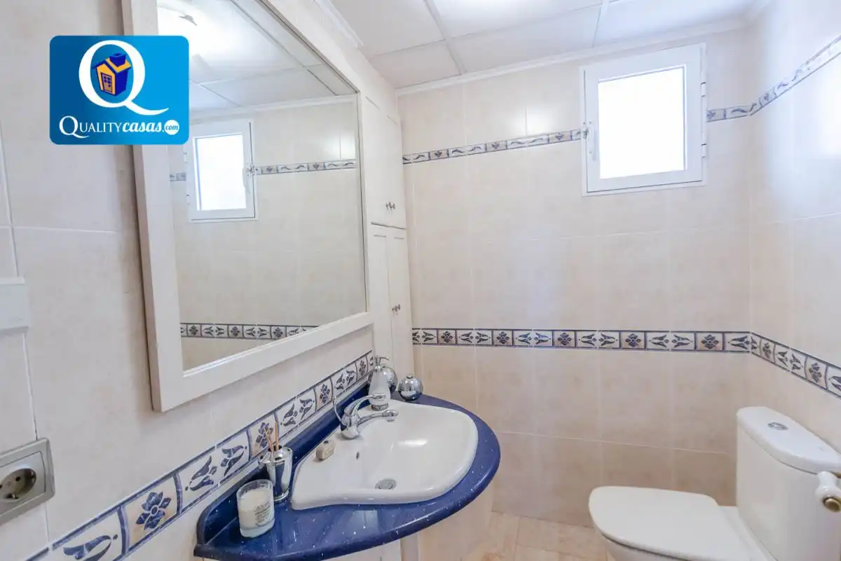 Baño de Casa adosada en venta en Crevillent con Aire acondicionado, Terraza y Trastero