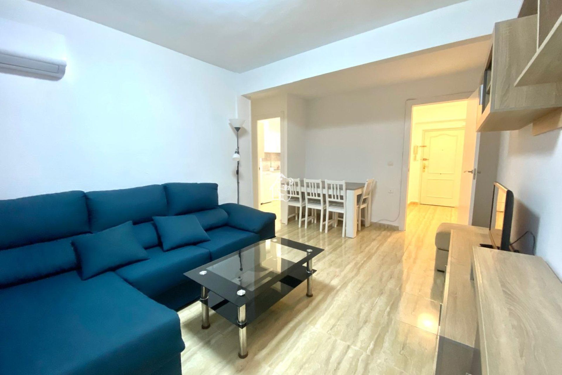 Sala de estar de Apartamento de alquiler en Torrevieja con Aire acondicionado, Amueblado y Horno