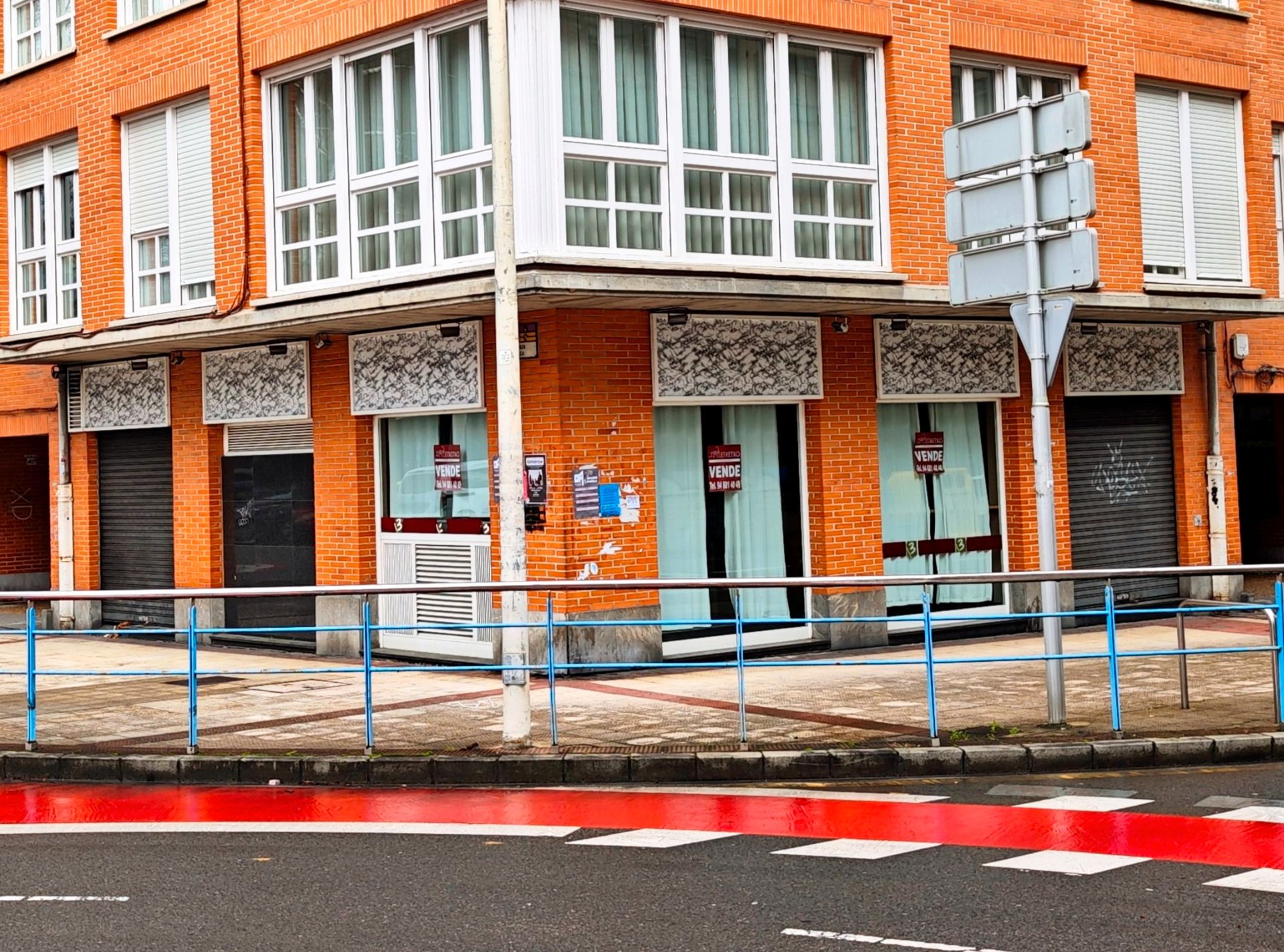 Vista exterior de Local en venda en Durango amb Aire condicionat, Calefacció i Moblat