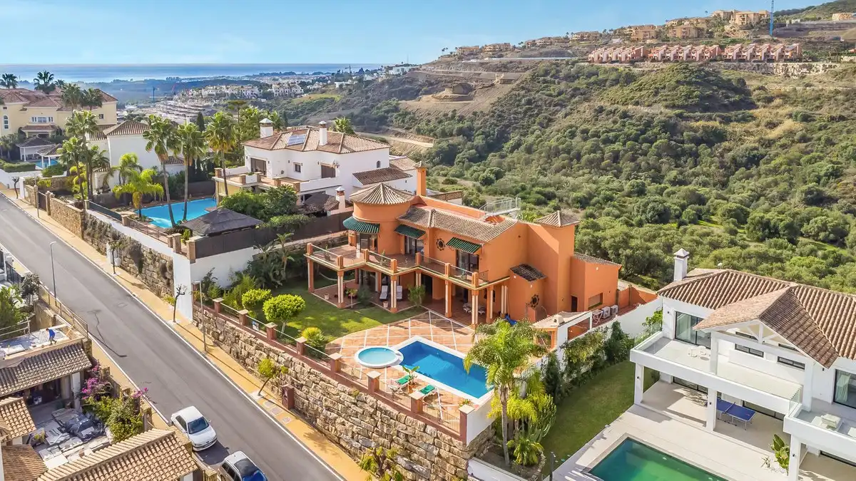 Chalet con piscina en venta en Calle Benahavis, imagen 4