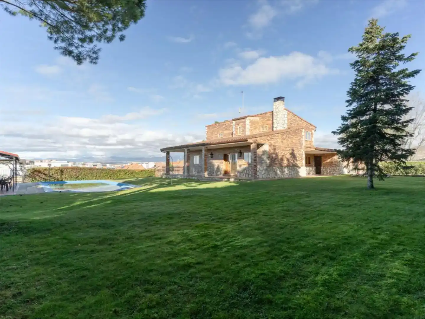 Vista exterior de Casa o chalet en venta en Tres Cantos con Piscina