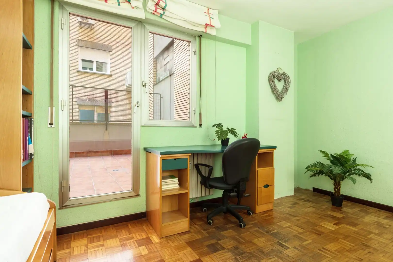 Piso en venta en Avenida ALIERTA, CESAREO, 42, Parque Miraflores