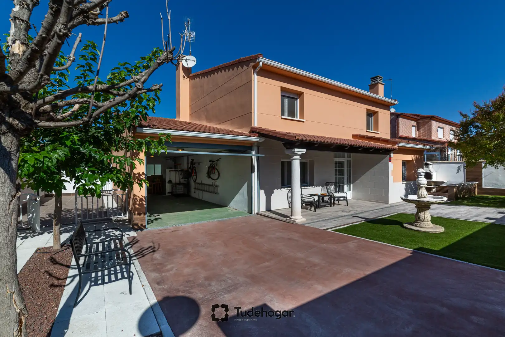 Vista exterior de Casa o chalet en venta en Tudela de Duero con Calefacción, Jardín privado y Amueblado