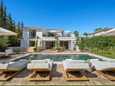 Casa con piscina in vendita a NVA ANDALUCIA ALOHA 186