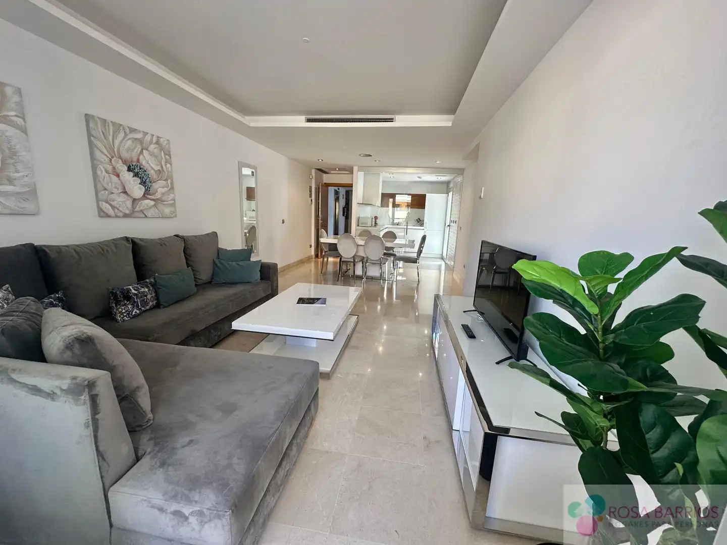 Wohnzimmer von Dachboden zum Verkauf in Marbella mit Klimaanlage, Terrasse und Möbliert