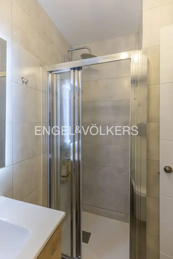 Badezimmer von Wohnung zur Miete in Madrid mit Klimaanlage, Heizung und Möbliert