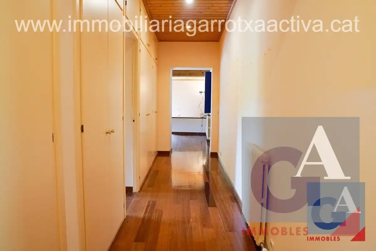 Casa rústica amb terrassa en venda a Sant Joan Les Fonts, imagen 32