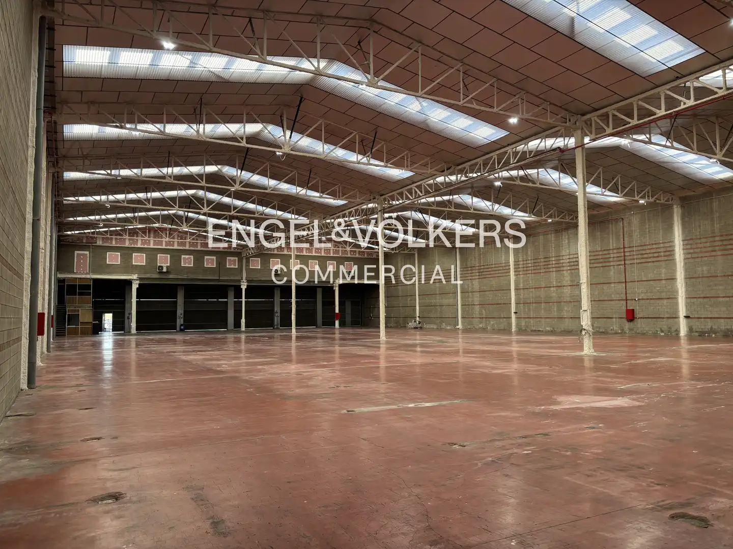 Außenansicht von Fabrikhallen zur Miete in El Prat de Llobregat