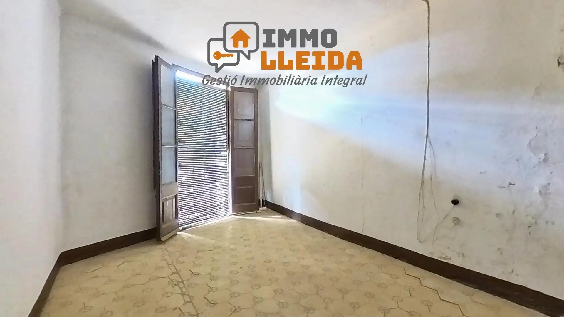 Vista exterior de Casa adosada en venda en Les Avellanes i Santa Linya amb Terrassa, Traster i Balcó