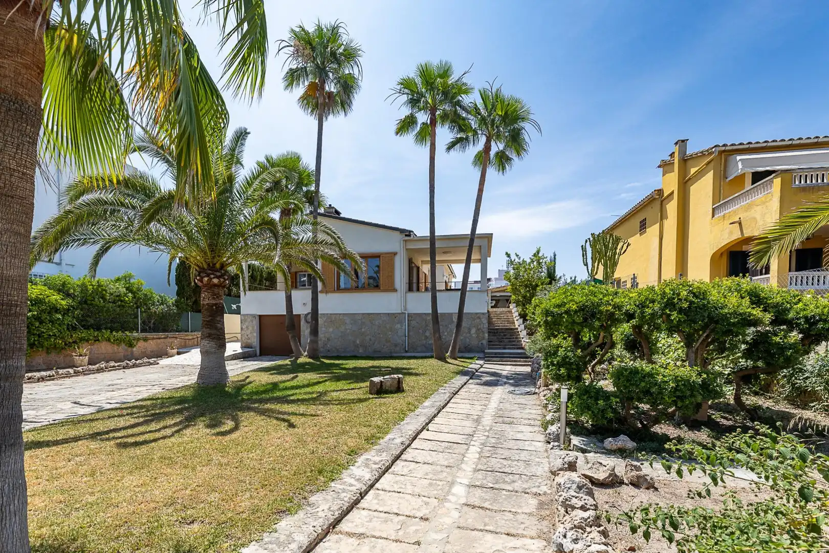 Vista exterior de Casa o xalet en venda en  Palma de Mallorca amb Aire condicionat, Calefacció i Jardí privat