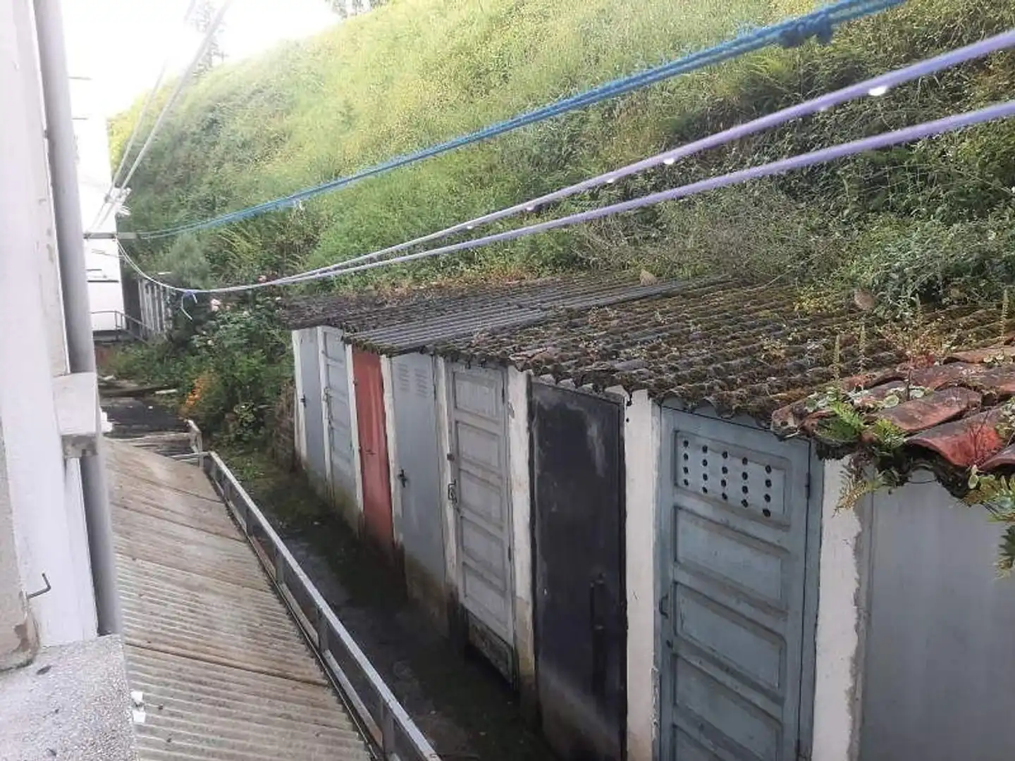 Vista exterior de Pis en venda en Lena amb Calefacció, Traster i Piscina