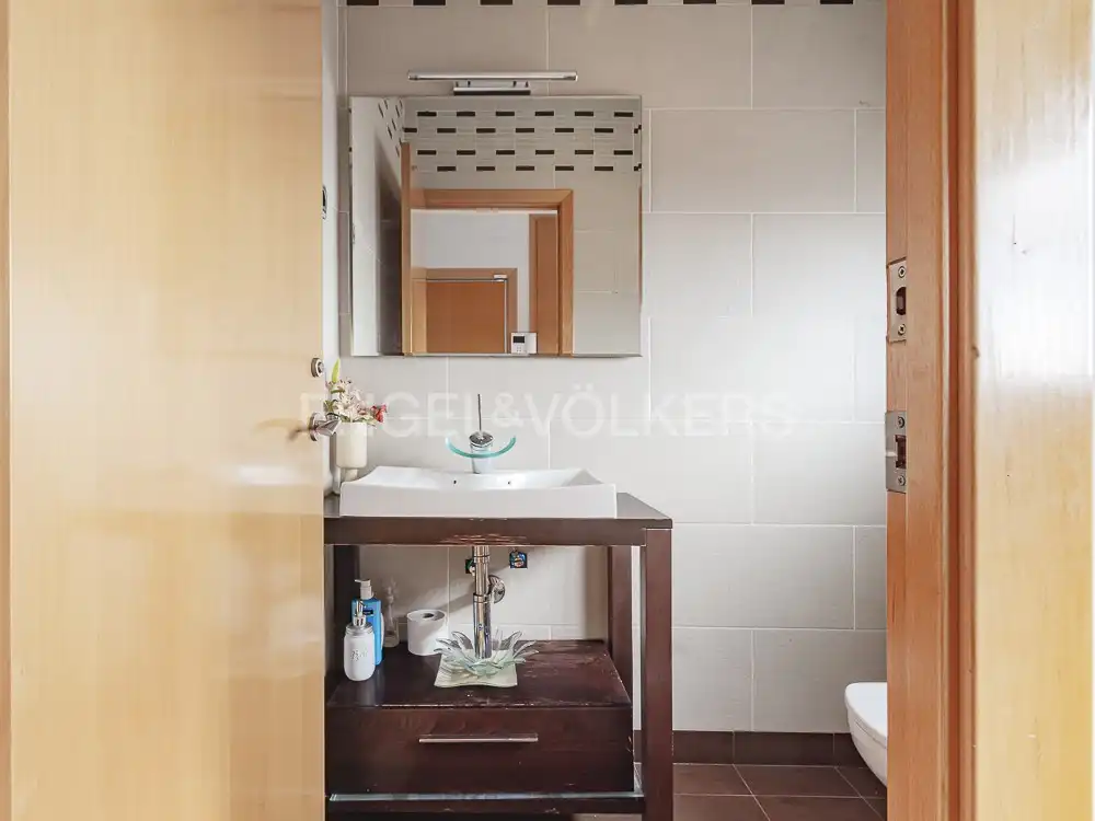 Badezimmer von Dachboden zum Verkauf in Barcelona mit Klimaanlage, Heizung und Terrasse