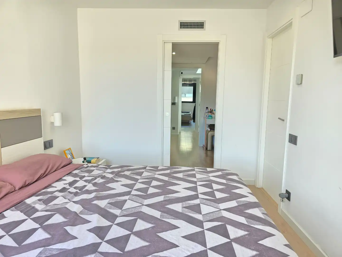 Schlafzimmer von Einfamilien-Reihenhaus zum Verkauf in Sabadell mit Terrasse und Schwimmbad