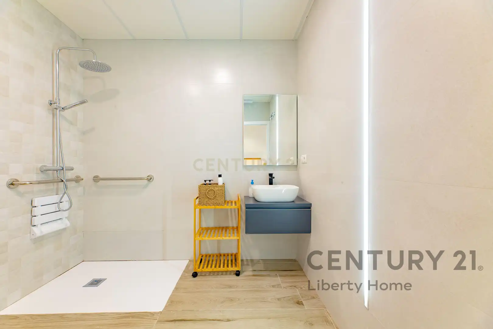 Baño de Apartamento en venta en Valencia con Aire acondicionado, Horno y Lavadora