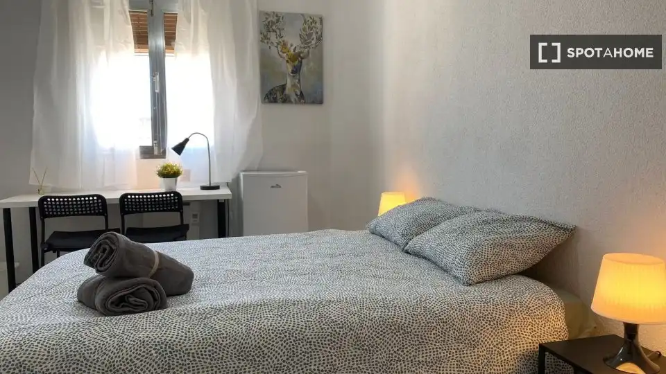 Habitación de Piso de alquiler en Madrid con Aire acondicionado, Calefacción y Amueblado