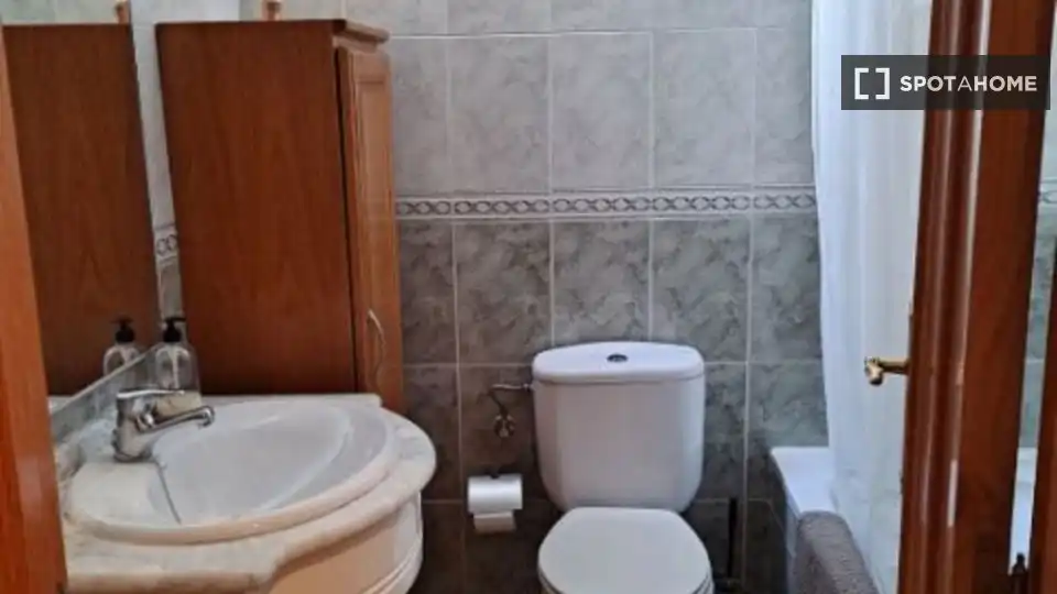 Piso de alquiler en Cortes - Huertas