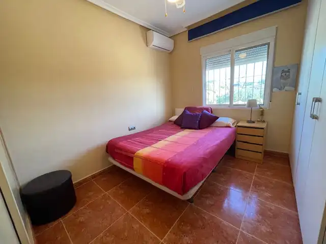 Dormitori de Casa o xalet en venda en Alicante / Alacant amb Aire condicionat, Calefacció i Jardí privat