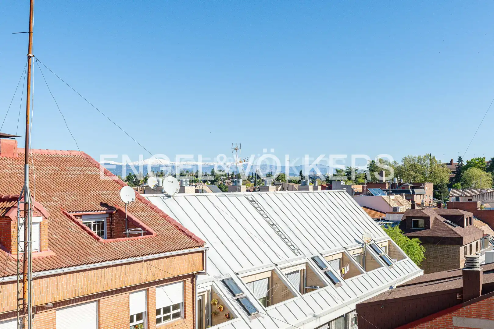 Vista exterior de Dúplex en venta en Las Rozas de Madrid con Aire acondicionado, Calefacción y Terraza