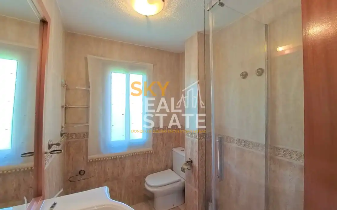 Bathroom of Flat for sale in Fuenlabrada  with Air Conditioner, Furnished and Balcony