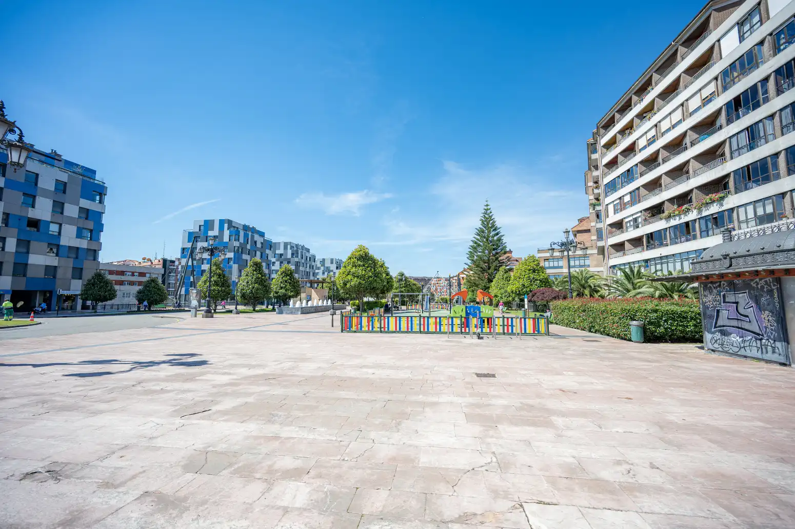 Vista exterior de Piso en venta en Oviedo  con Calefacción, Parquet y Trastero