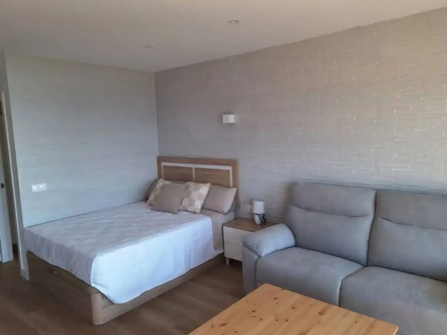 Schlafzimmer von Wohnung zur Miete in Roquetas de Mar mit Klimaanlage und Schwimmbad