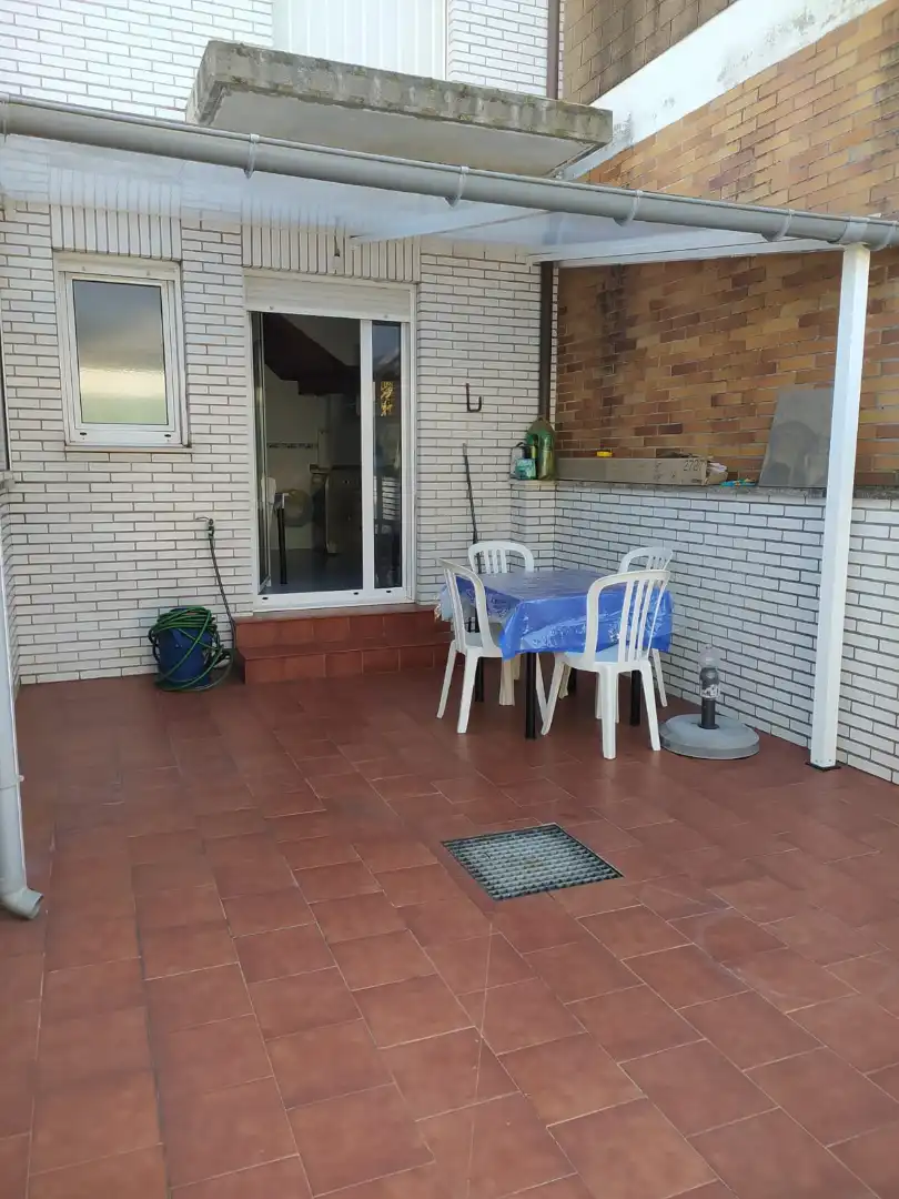 Terrassa de Casa adosada en venda en Gijón  amb Calefacció, Parquet i Terrassa