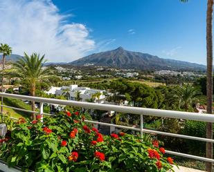 Vista exterior de Àtic en venda en Marbella amb Aire condicionat, Terrassa i Traster