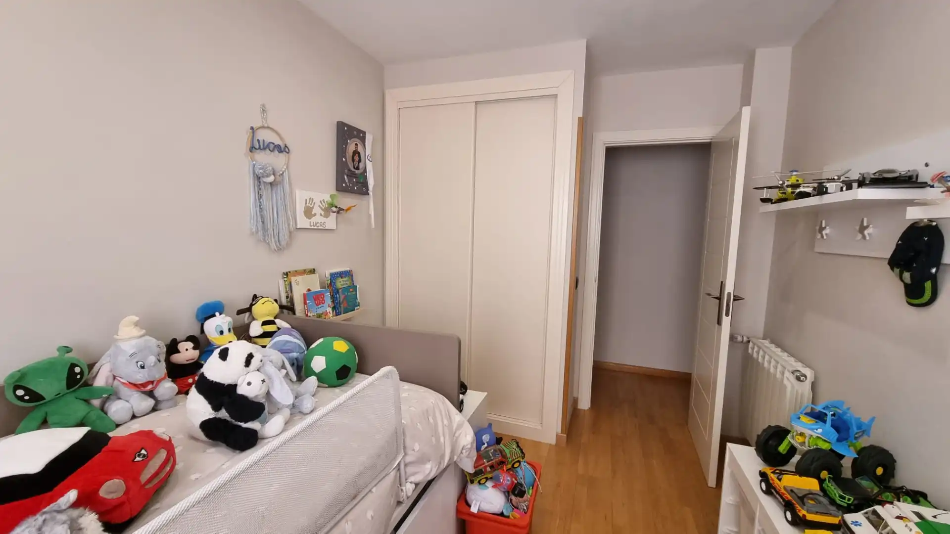 Flat for sale in Calle Vía del Berrocal, Iglesia - Estación