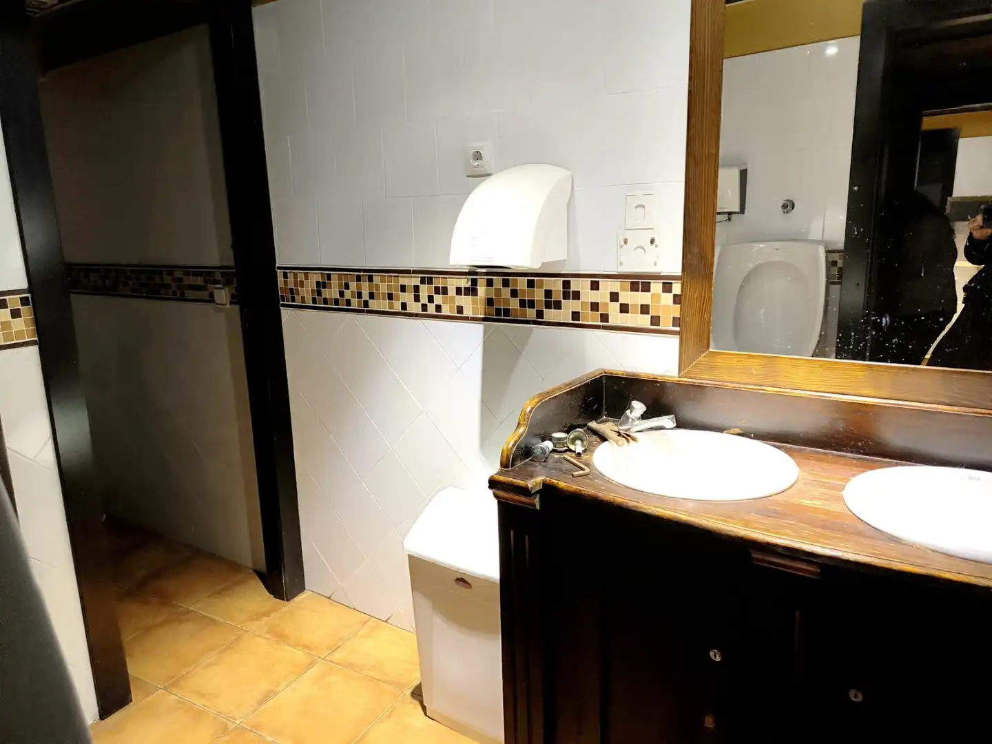 Baño de Local en venta en Roda de Berà
