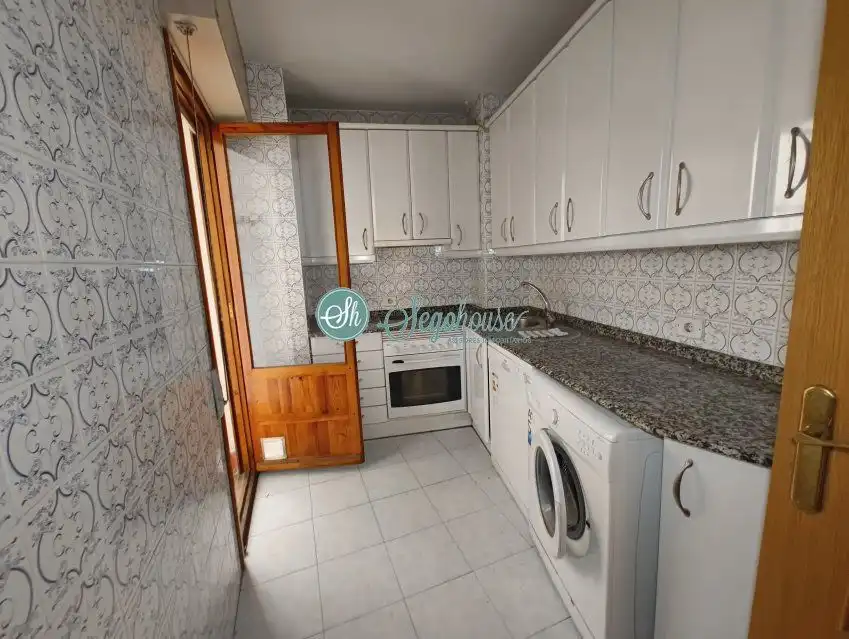 Cocina de Piso en venta en Segovia con Calefacción, Parquet y Trastero