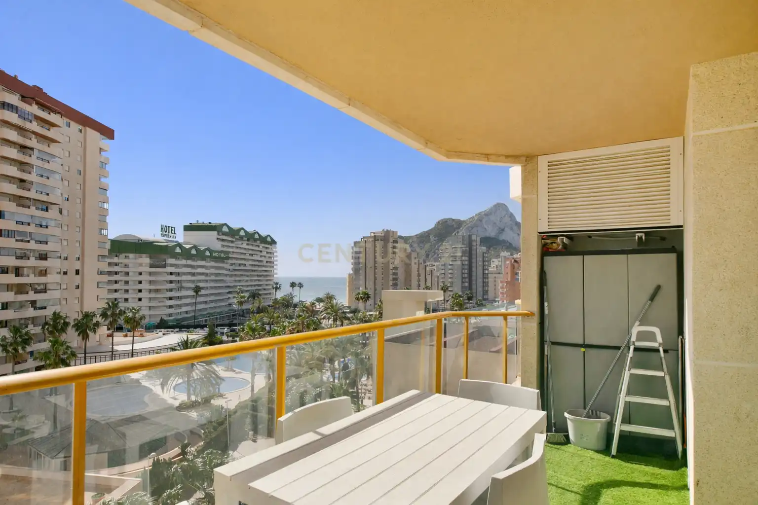 Vista exterior de Apartamento de alquiler en Calpe / Calp con Aire acondicionado, Lavadora y Microondas