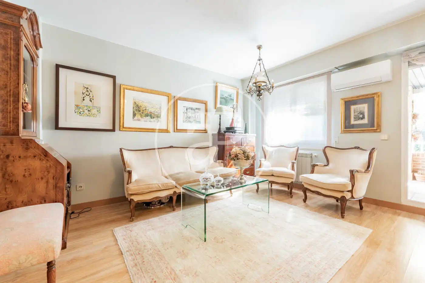 Sala de estar de Casa adosada en venta en Madrid con Aire acondicionado, Calefacción y Jardín privado