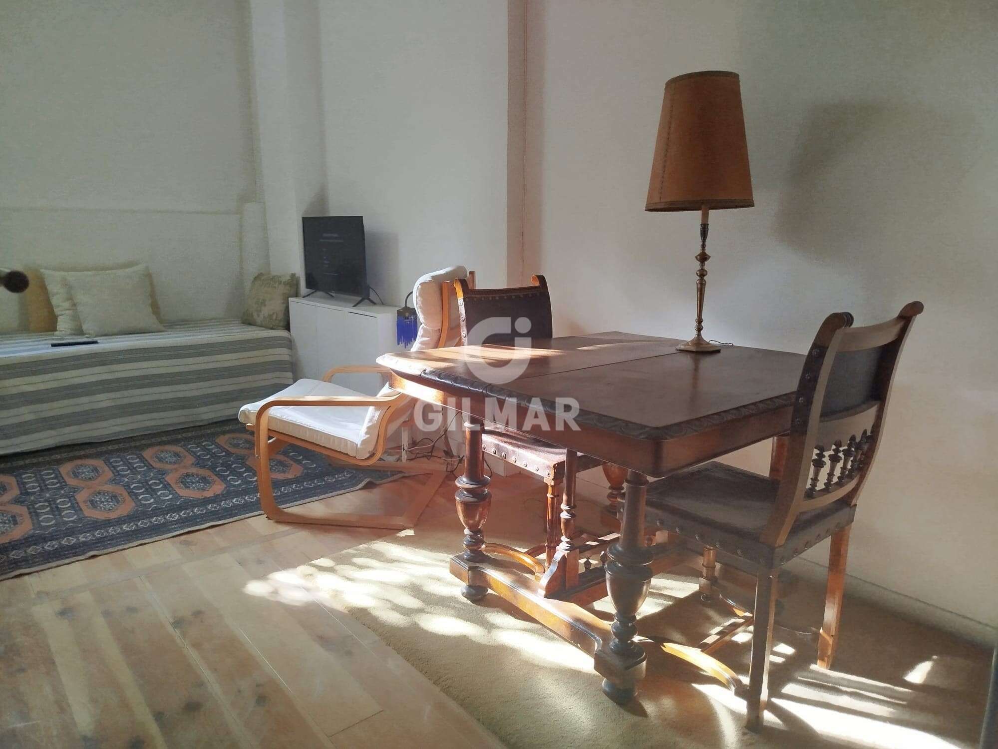 Sala d'estar de Planta baixa en venda en  Madrid Capital amb Calefacció, Jardí privat i Moblat