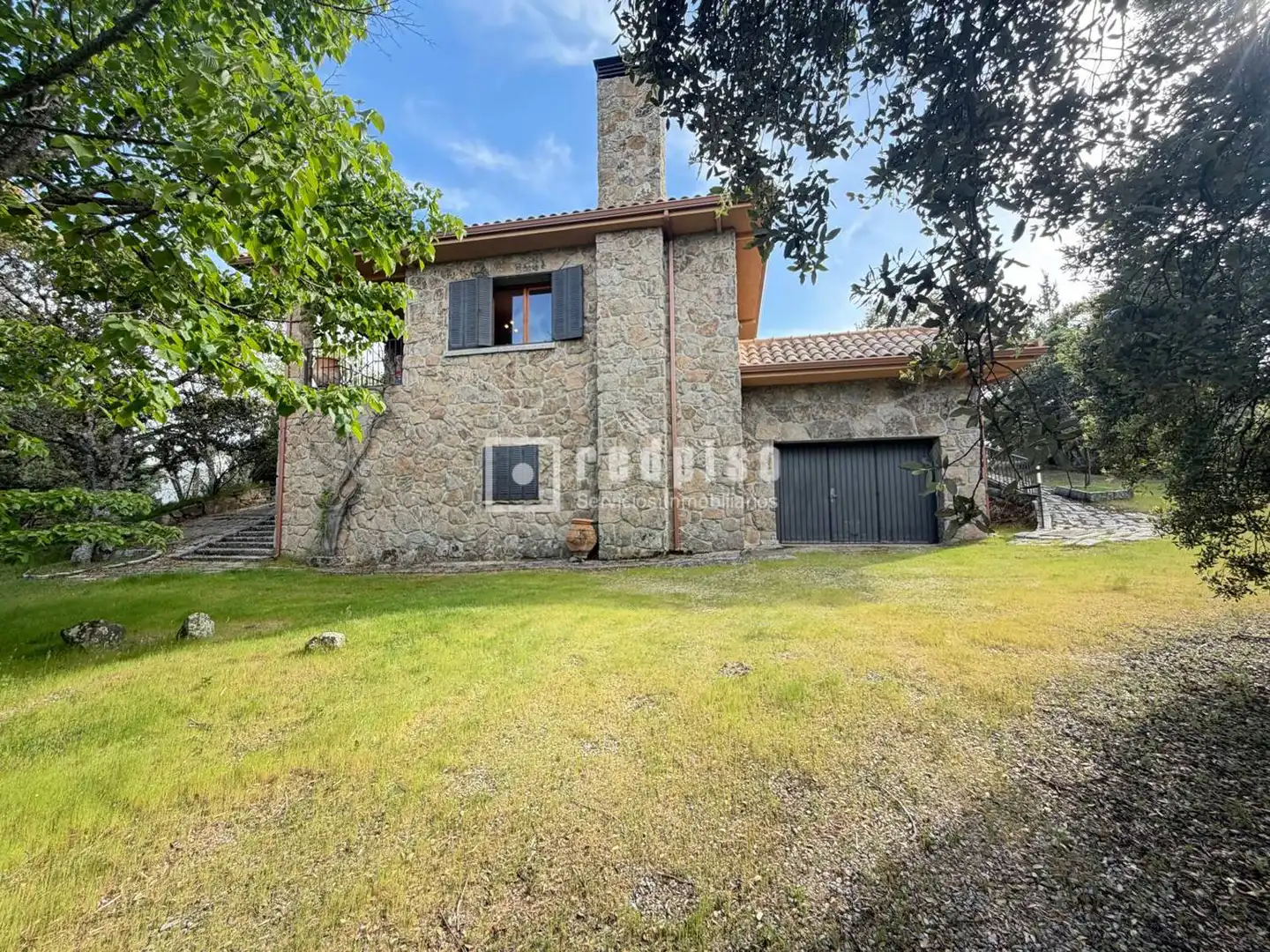 Vista exterior de Casa o xalet en venda en Valdemorillo amb Calefacció, Jardí privat i Terrassa