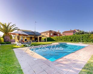 Swimming pool of House or chalet for sale in Casarrubios del Monte  with Air Conditioner, Heating and Private garden