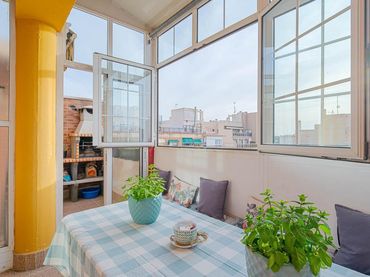 Penthouse with balcony for sale in Calle Calle San Julián 4