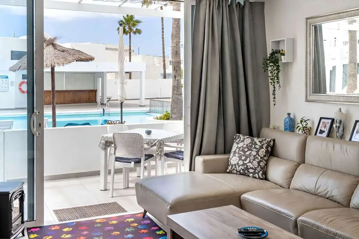 Sala de estar de Piso en venta en Tías con Balcón y Piscina comunitaria