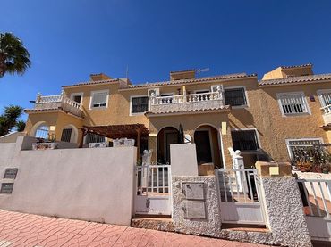 Adossat amb balcó en venda a Calle Canarias