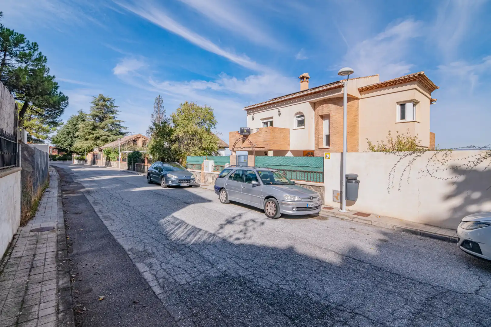 Vista exterior de Casa o chalet en venta en La Zubia con Aire acondicionado, Calefacción y Jardín privado