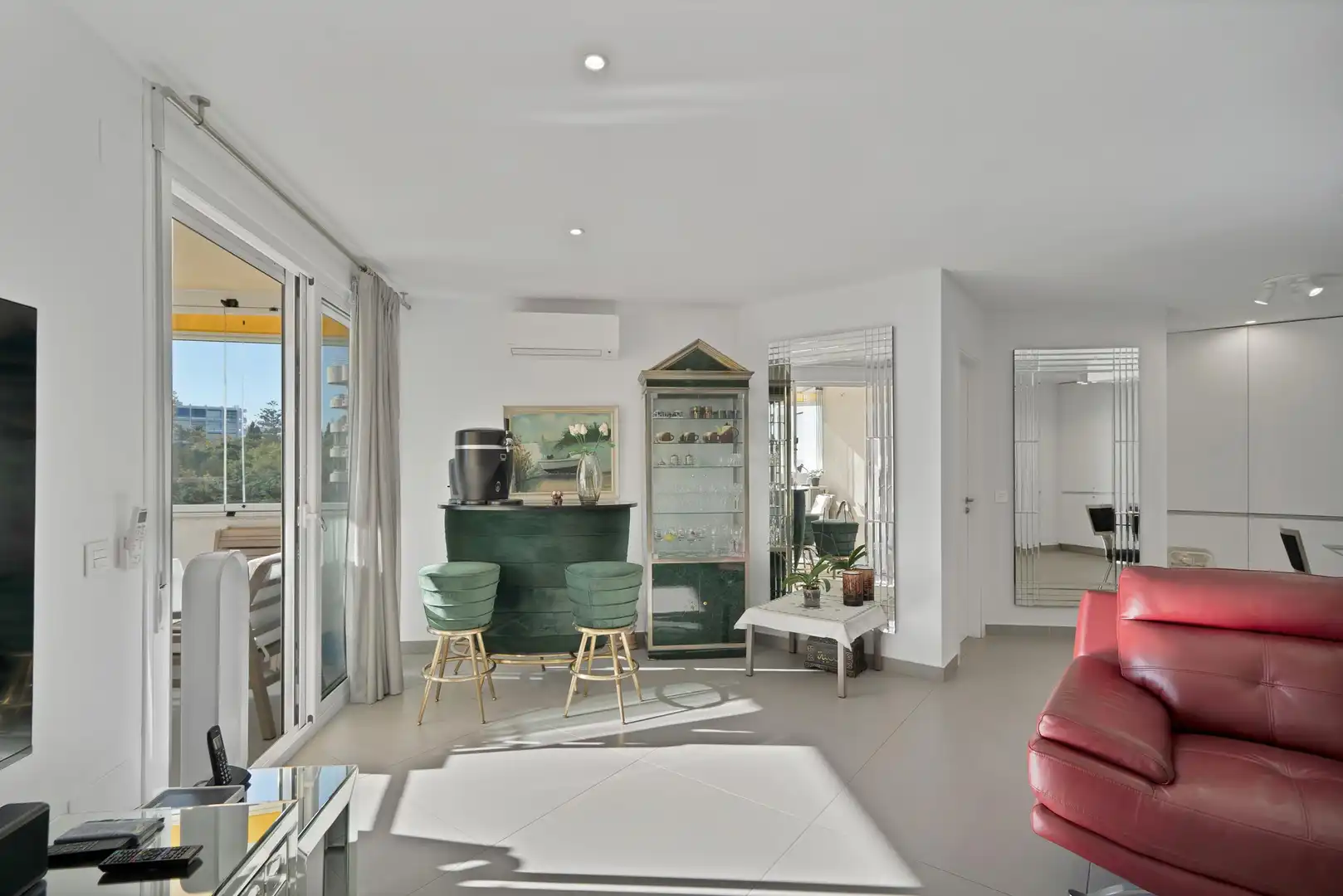 Sala de estar de Apartamento en venta en Marbella con Calefacción, Terraza y Piscina comunitaria