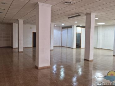 Locale commerciale in affitto a Albox